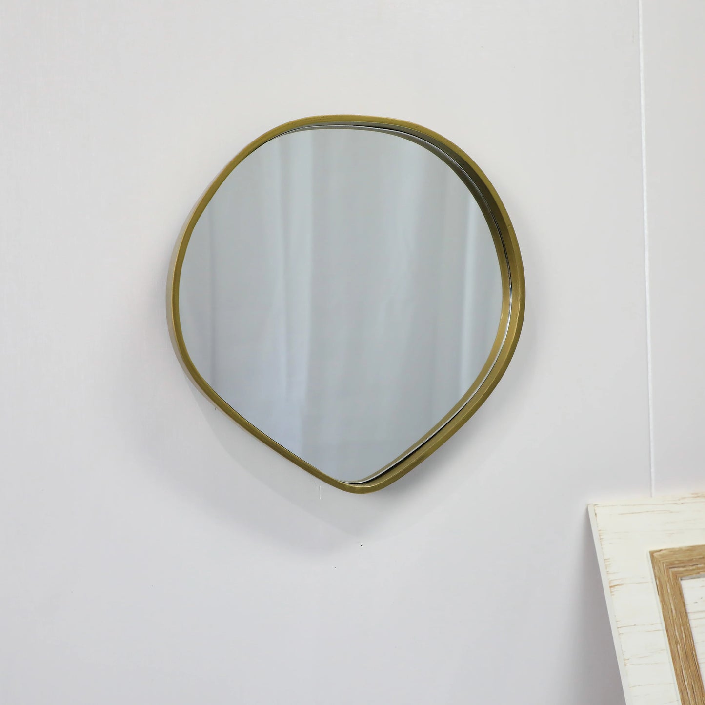 Espelho de Parede Dourado 28x28cm | Design Irregular Decorativo