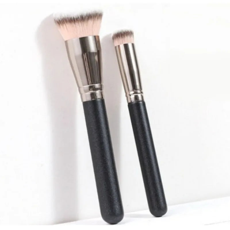 Kit com 3 Pincéis de Corretivo – Tamanhos Pequeno, Médio e Grande | Pincéis Profissionais para Corrigir e Cobrir Acne, Manchas e Olheiras