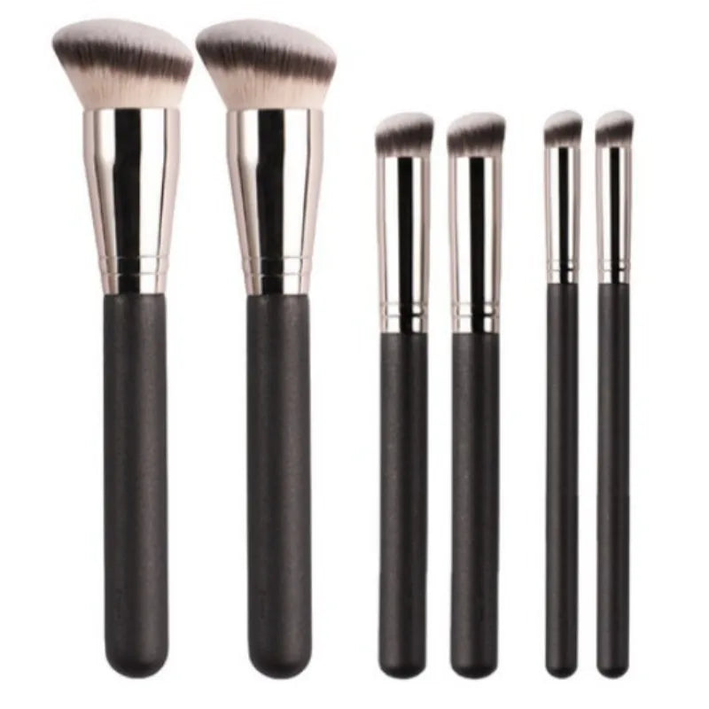 Kit com 3 Pincéis de Corretivo – Tamanhos Pequeno, Médio e Grande | Pincéis Profissionais para Corrigir e Cobrir Acne, Manchas e Olheiras
