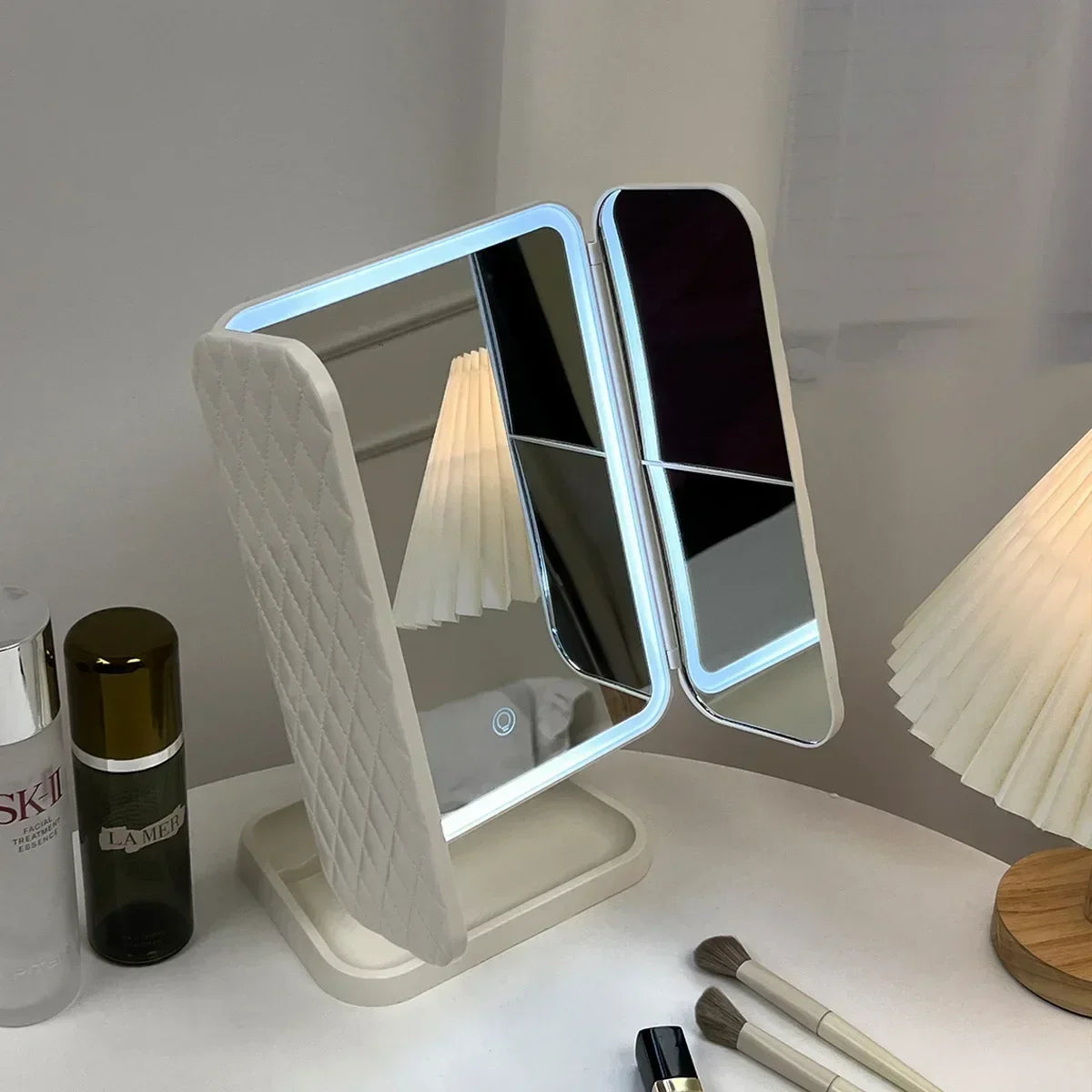 Espelho de Maquilhagem Tri-Fold com Luz LED | 3 Modos de Cor, Ampliação 3X e Base Desmontável